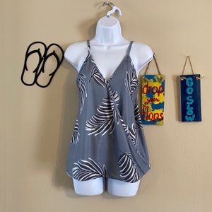 NWOT-Womens loose fitting summer top. New